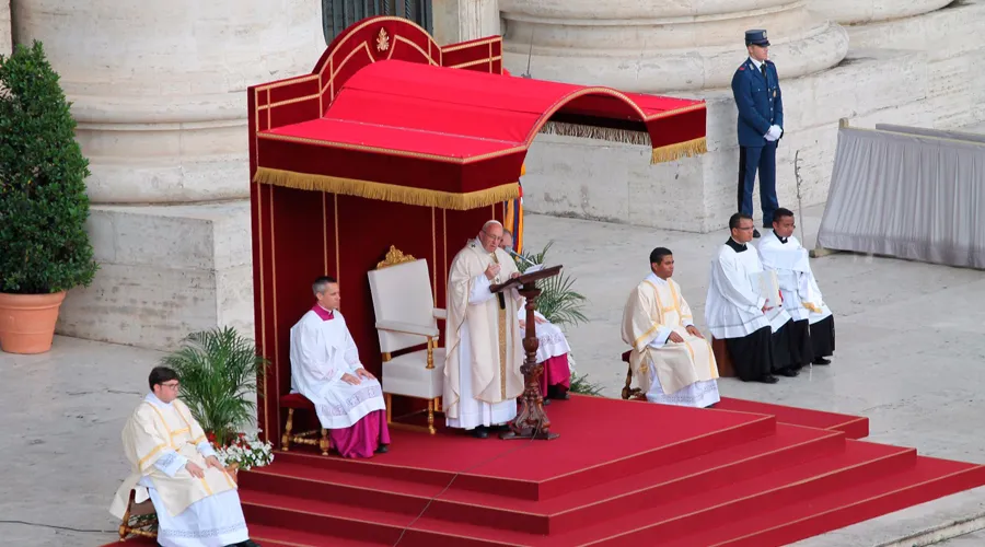 El Papa en la Misa del Jubileo de los Sacerdotes. Foto: Martha Calderón / ACI Prensa