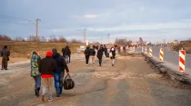 Refugiados de Ucrania llegan a la estación de tren de Przemyśl, en el este de Polonia | Crédito: Caritas Polonia