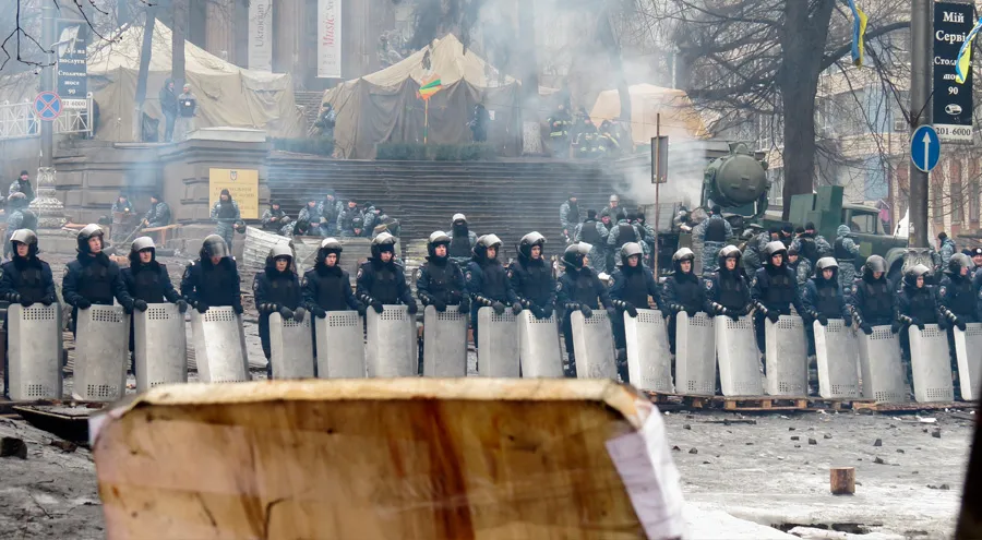 Línea policial durante enfrentamientos en Kiev, Ucrania. Foto: ??????? ?????? (CC-BY-SA-3.0)?w=200&h=150
