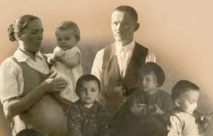 Ju00f3zef y Wiktoria Ulma junto a sus hijos / Cru00e9dito: Credit: The Ulma Family Museum of Poles Saving Jews in World War II 