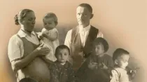 Józef y Wiktoria Ulma junto a sus hijos / Crédito: Credit: The Ulma Family Museum of Poles Saving Jews in World War II