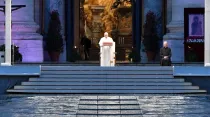 El Papa imparte el Urbi et Orbi por el fin de la pandemia. Crédito: Vatican Media