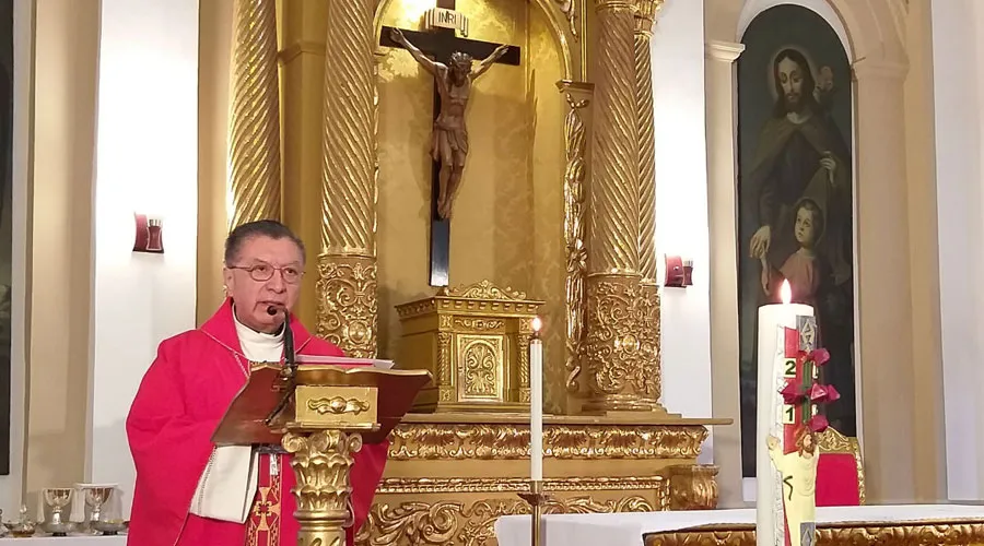 Mons. Oscar Urbina en la Misa de hoy. Foto: CEC