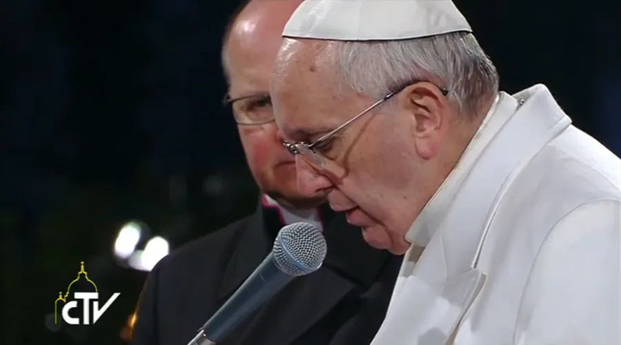 El Papa Francisco en el Via Crucis del Viernes Santo. Captura Youtube CTV?w=200&h=150