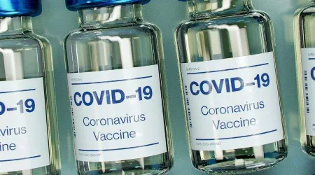 Vaticano se pronuncia sobre si las personas deben vacunarse contra la COVID-19