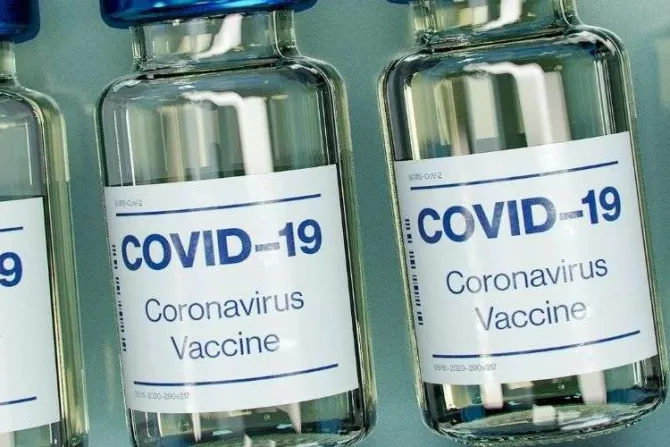 Médicos católicos: No hay barreras éticas contra vacunas COVID-19 de Pfizer y Moderna
