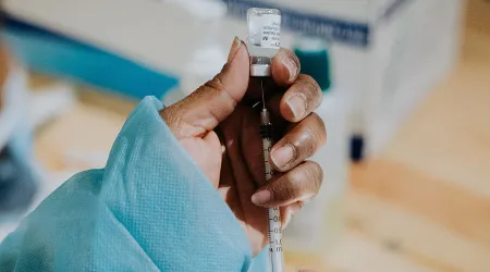 Gobierno exige vacunación completa o prueba negativa para Misas con más de 300 personas