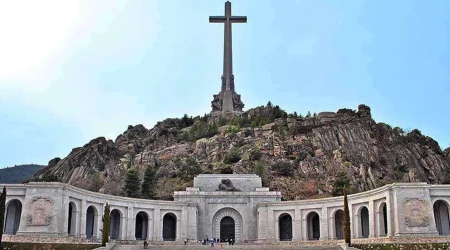 Cruz presente en el Valle de los Caídos. Crédito: Sebastián Dubiel Wikipedia (CC-BY-SA-3.0-DE)
