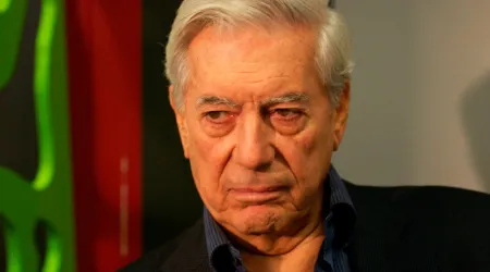 Obispos rechazan insultos de Vargas Llosa y recuerdan que no es el "guardián de la conciencia" del Perú