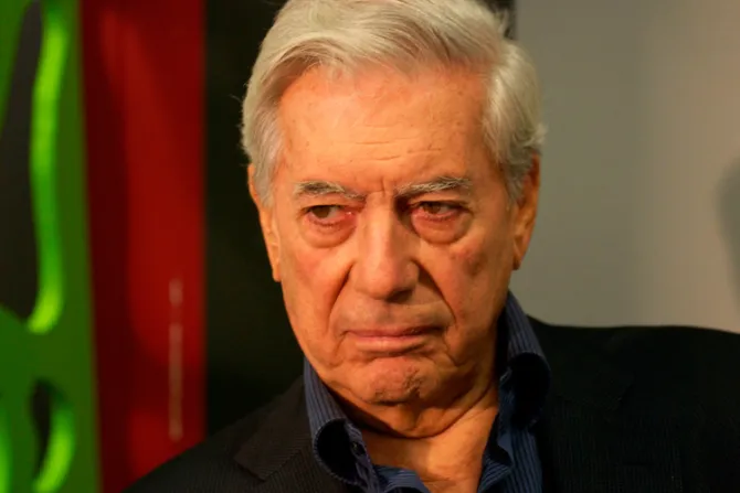 Obispos rechazan insultos de Vargas Llosa y recuerdan que no es el "guardián de la conciencia" del Perú