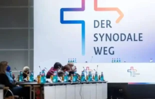 Logo del Camino Sinodal en una asamblea en Frankfurt. Cru00e9dito: Max von Lachner / Synodal Way 