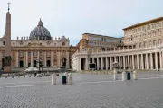 Cardenal italiano se integra en el organismo que gestiona los bienes de la Santa Sede