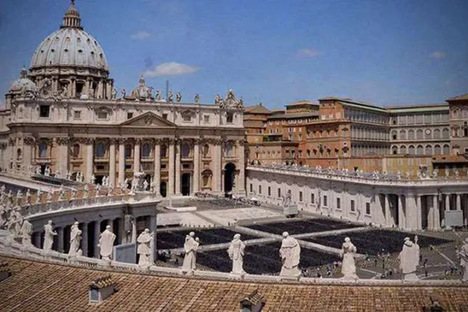 Sacerdote a favor del matrimonio gay rechaza correcciones del Vaticano