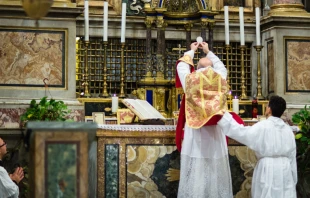 Misa tridentina celebrada en una iglesia en Roma. Cru00e9dito: Shutterstock 