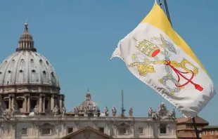 Bandera del Vaticano. Crédito: Bohumil Petrik (ACI) 