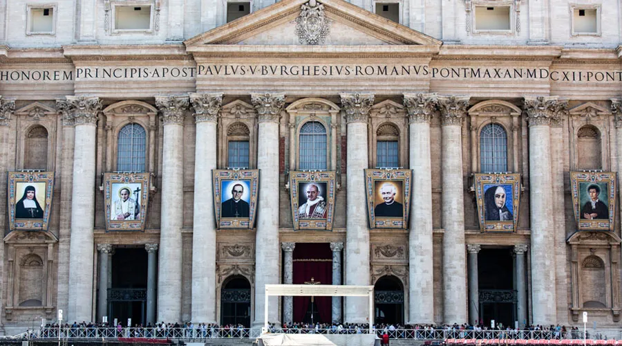 Todo está listo para las canonizaciones de Mons. Romero, Pablo VI y otros 5 beatos