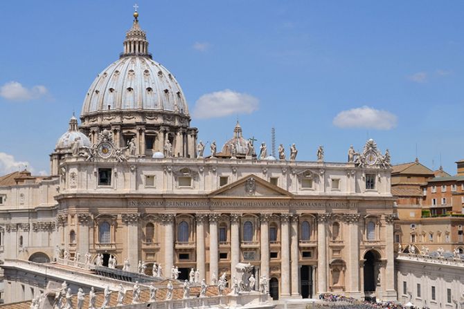 Vaticano afirma que medidas contra pandemia están erosionando libertad religiosa