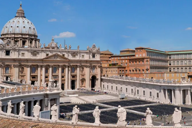 Papa Francisco envía manual de economía a la Curia Vaticana