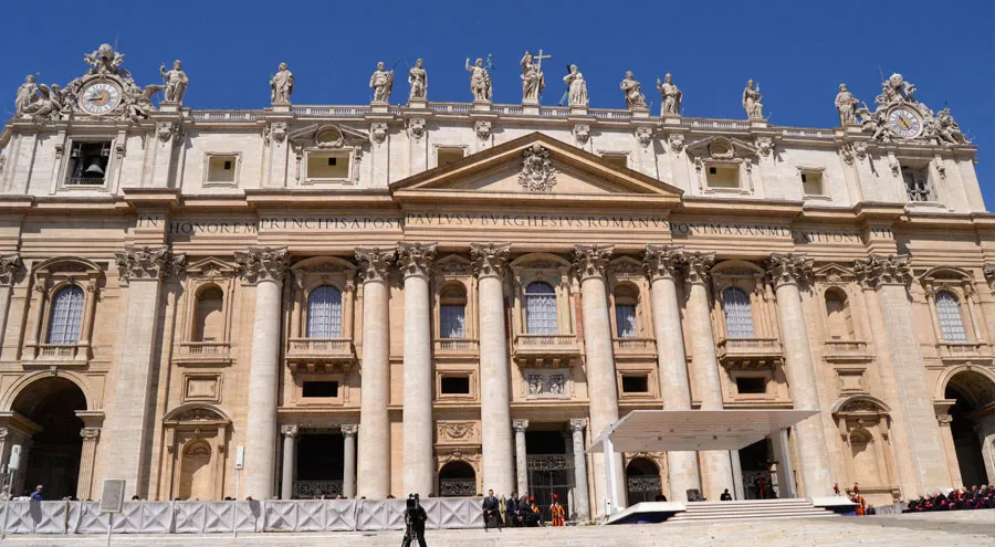 Portada de Basílica de San Pedro, en Ciudad del Vaticano. Foto: Daniel Ibáñez / ACI Prensa?w=200&h=150