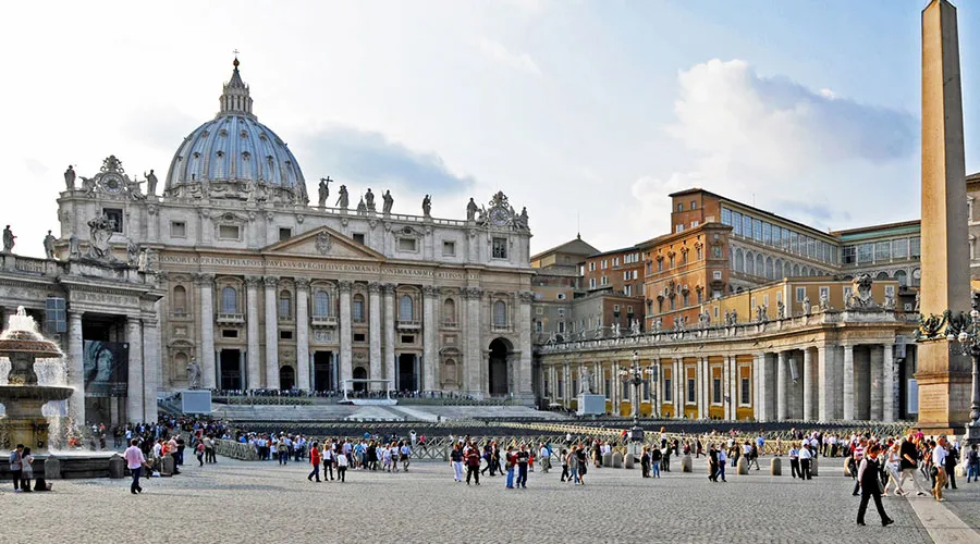 Imagen referencial / Plaza de San Pedro en Ciudad del Vaticano. Foto: Flickr Dennis Jarvis (CC-BY-SA-2.0)?w=200&h=150