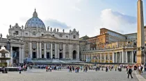 Imagen referencial / Plaza de San Pedro en Ciudad del Vaticano. Foto: Flickr Dennis Jarvis (CC-BY-SA-2.0)