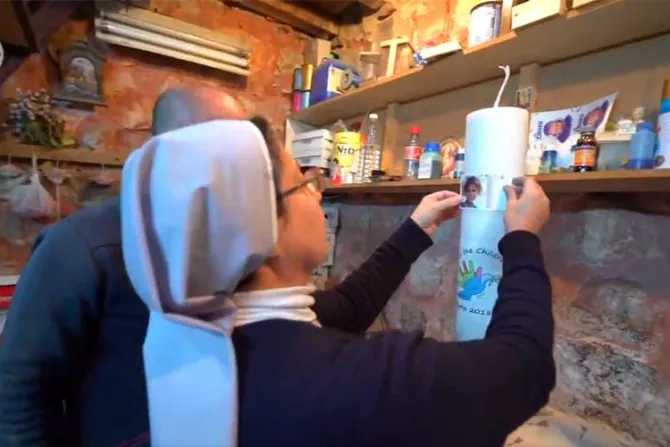 Así se elaboró la vela que el Papa Francisco encendió por la paz en Siria [VIDEO]
