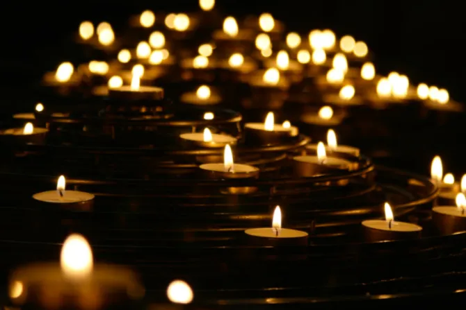 Con 130 mil velas esta parroquia busca recordar a las víctimas de la violencia en México