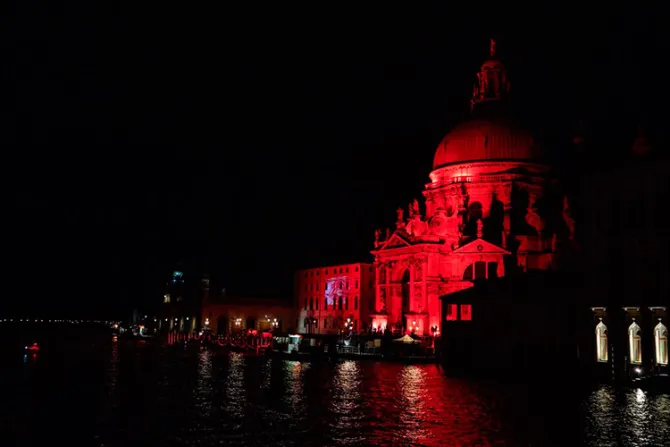Así lució Venecia al iluminarse de rojo en honor a los cristianos perseguidos [FOTOS]