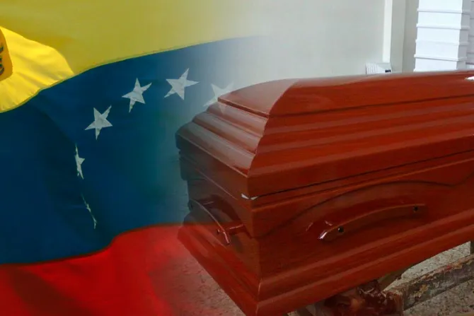 Militares venezolanos expulsan a periodistas del velorio de sacerdote asesinado