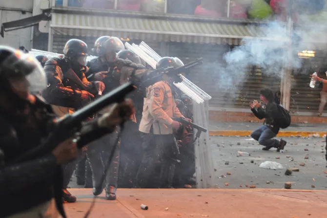 Vaticano condena asedio y violencia durante consulta popular en Venezuela