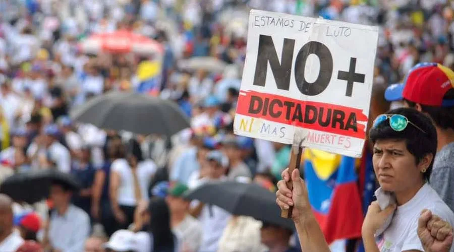 Manifestante durante protesta contra el gobierno de Nicolás Maduro / Foto: Facebook Voluntad Popular?w=200&h=150