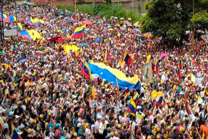 Venezuela: Cardenal Urosa pide cero violencia en consulta popular este domingo