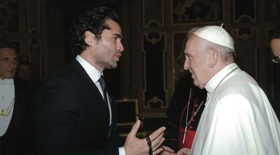 Eduardo Verástegui y el Papa Francisco. Crédito: Facebook Eduardo Verástegui