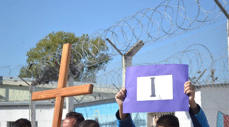 Internos y comunidad diocesana realizan Vía Crucis en penal de Argentina