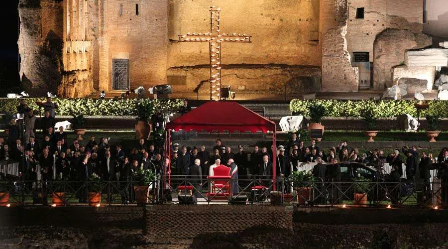 Via Crucis de Viernes Santo en el Coliseo de Roma. Foto: ACI Prensa