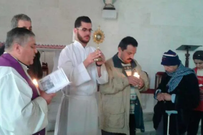 En esta catedral de Siria se reza el Vía Crucis con reliquia de la Cruz de Cristo 
