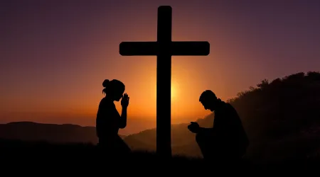 Alientan a rezar Vía Crucis por los cristianos perseguidos en Semana Santa