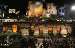 Imagen referencial del Vu00eda Crucis en el Coliseo. Cru00e9dito: ACI Prensa 