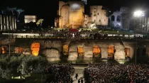 Imagen referencial del Vía Crucis en el Coliseo. Crédito: ACI Prensa