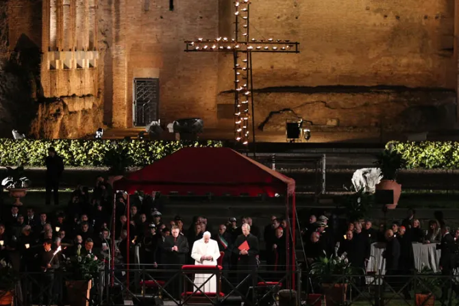 Una mujer escribirá meditaciones del Vía Crucis del Papa Francisco en Viernes Santo