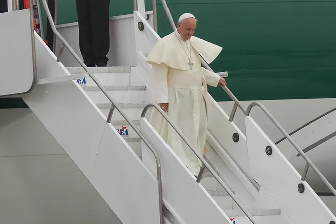 Anuncian nuevos viajes del Papa Francisco para 2016