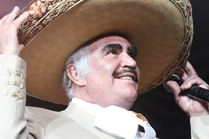 México está de luto por la pérdida de Vicente Fernández, dice Cardenal Robles