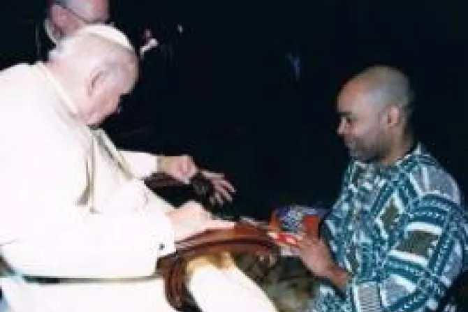 Juan Pablo II me cuidó 14 días de naufragio, dice sobreviviente