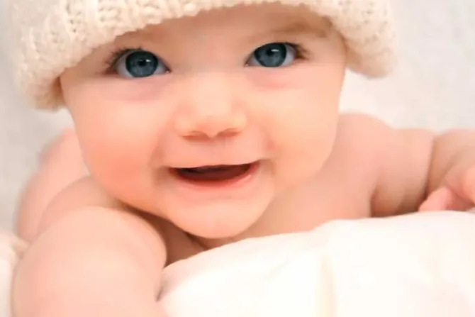 Anuncio de aborto protagonizado por una bebé causa polémica en redes [VIDEO]