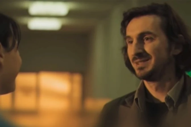 [VIDEO] El mundo al revés: “Felicitan” a padre por un aborto