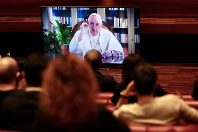 Papa Francisco: Educar es siempre un acto de esperanza
