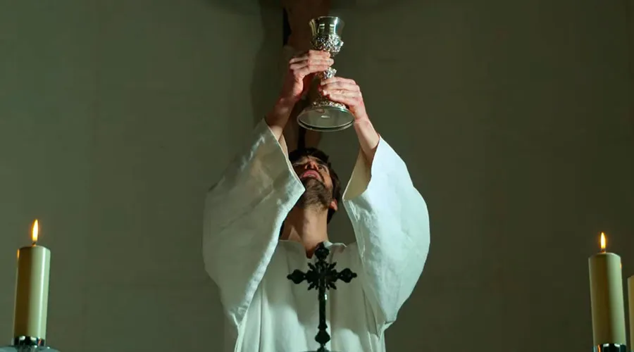 VIDEO: Un homenaje a los sacerdotes que hacen arder la Iglesia… de amor