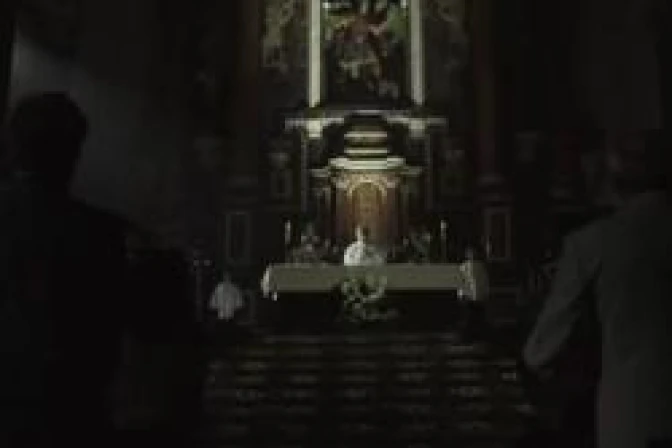 Católicos protestan por videos del Valencia que parodian Misa y confesión