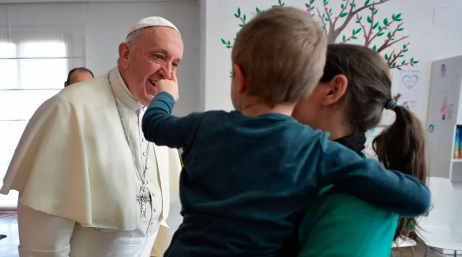 Viernes de la Misericordia: Visita sorpresa del Papa a madres detenidas junto a sus hijos