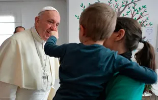 El Papa Francisco en su visita a la Casa de Leda - Foto: Vatican News / ACI Prensa 